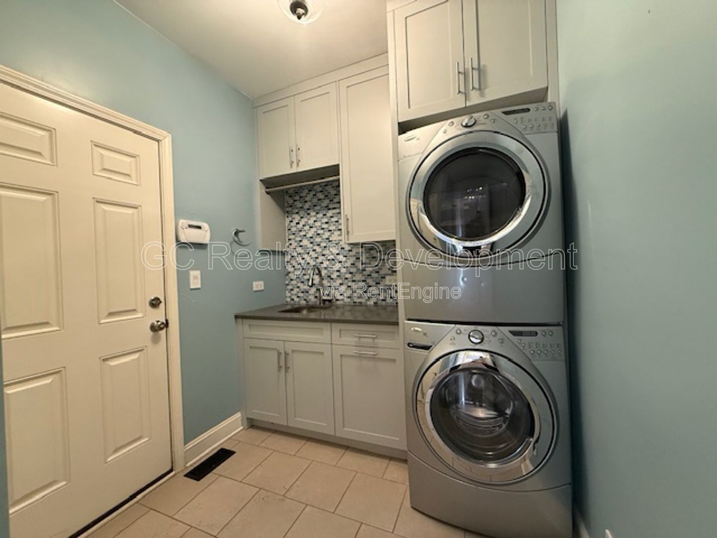 ** NEWER CONSTRUCTION / 3 BDRM - 4 BTH / 2300+ SQFT / FINISHED BSMT / SCHOOL DISTRICT 108 *** property image