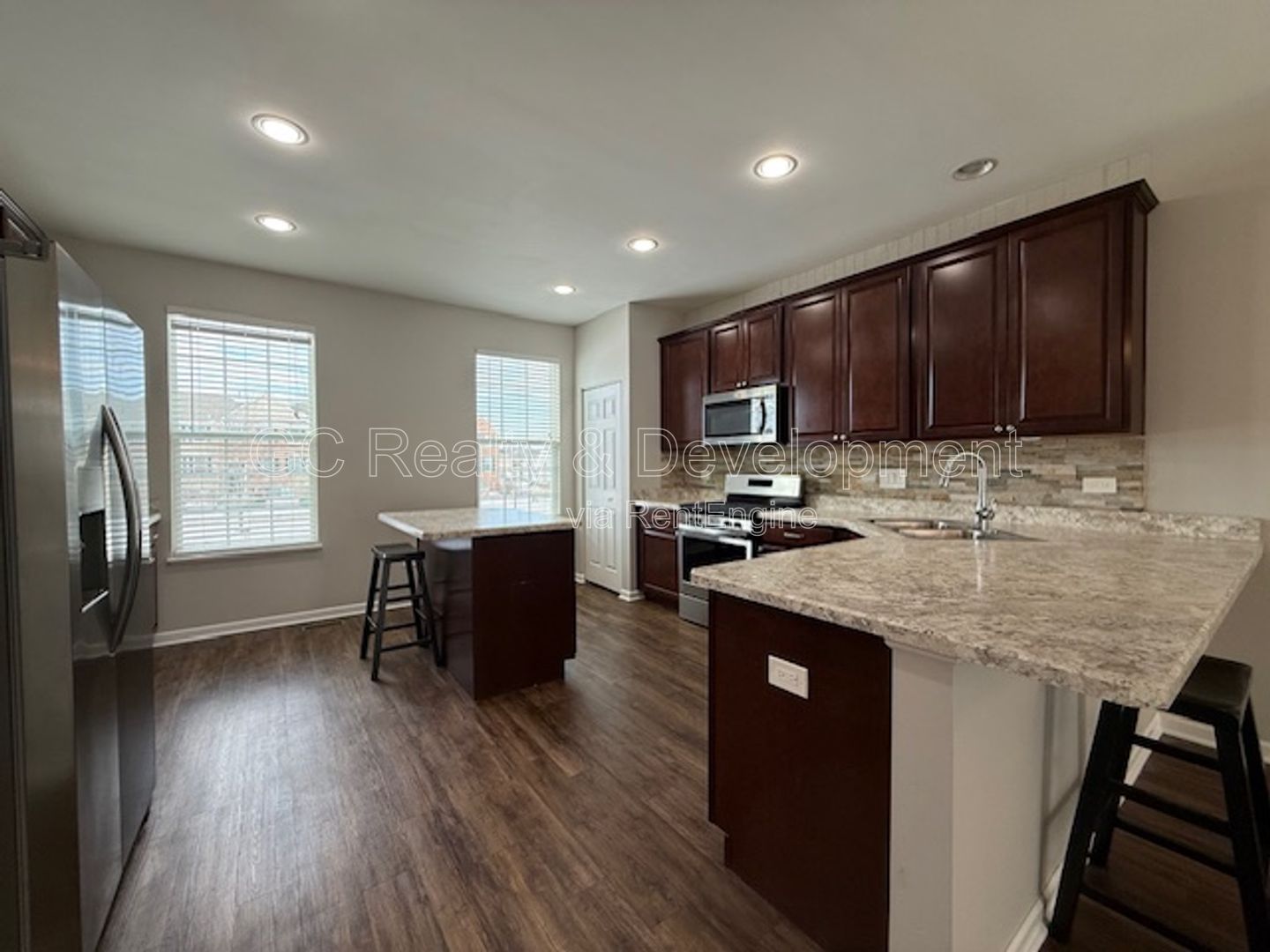 *** 3 BDRM - 2.5 BTH / NEWER CONSTRUCTION / WALK TO LAKE / GARAGE PARKING / 2000+ SQFT *** property image