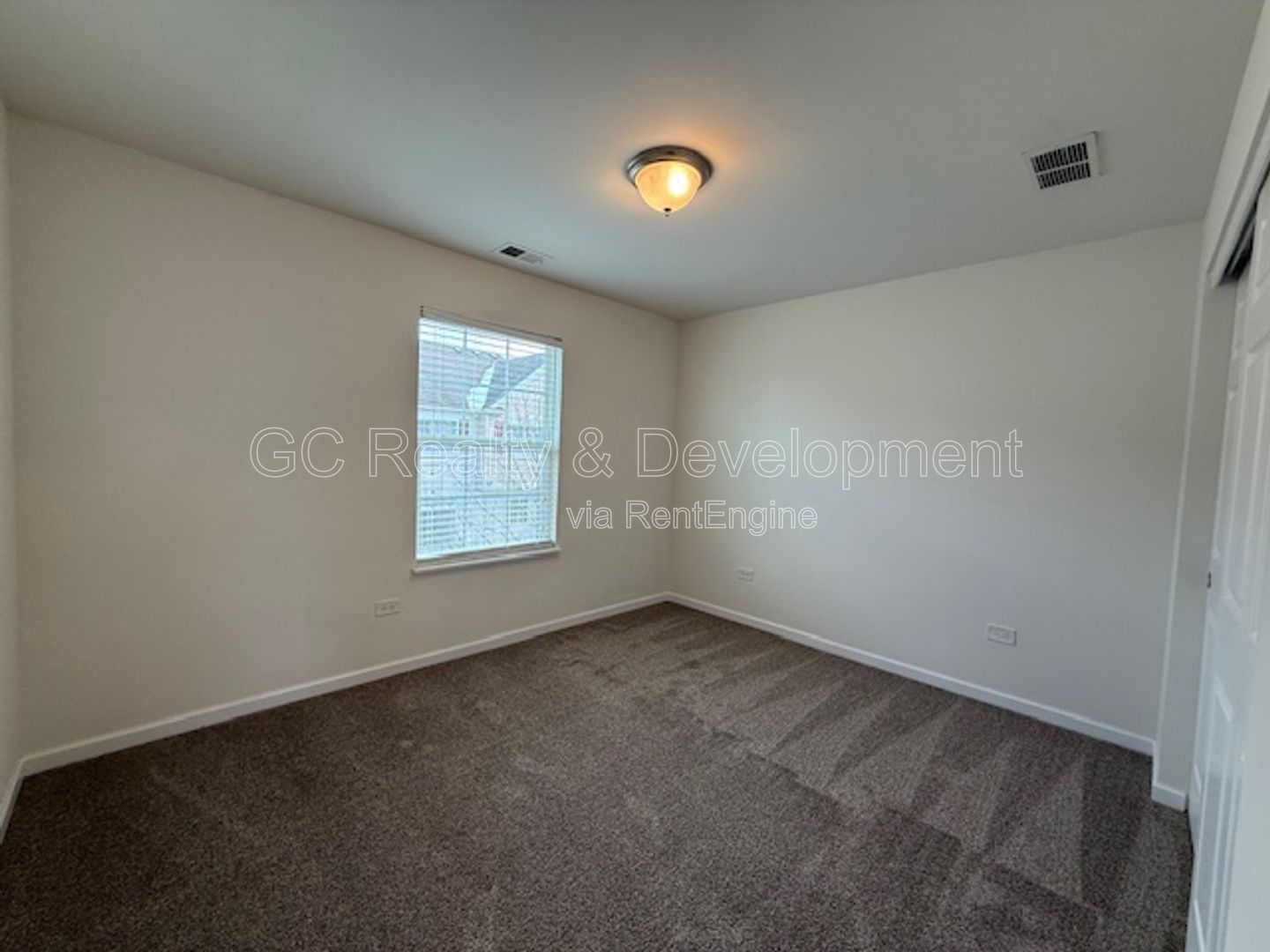 *** 3 BDRM - 2.5 BTH / NEWER CONSTRUCTION / WALK TO LAKE / GARAGE PARKING / 2000+ SQFT *** property image