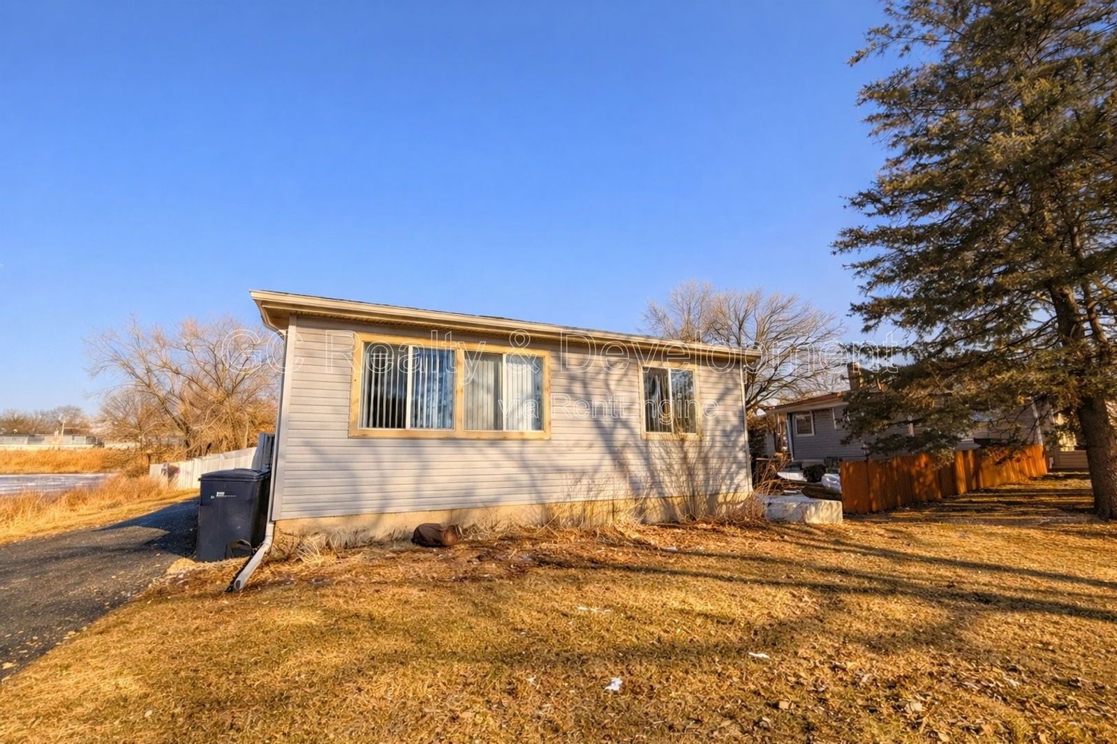 *** 3 BDRM - 2 BTH / FULLY UPDATED / PARTIALLY FIN BASEMENT / CENTRAL AC / SHOPPING NEARBY *** property image