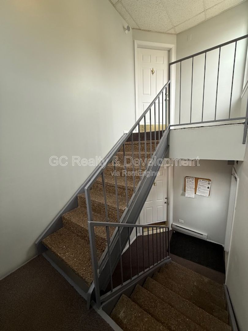 *** 2 BDRM - 2 BTH / LRG CLOSETS / IN UNIT LAUNDRY / 2 PARKING SPOTS / POOLS ON SITE *** property image