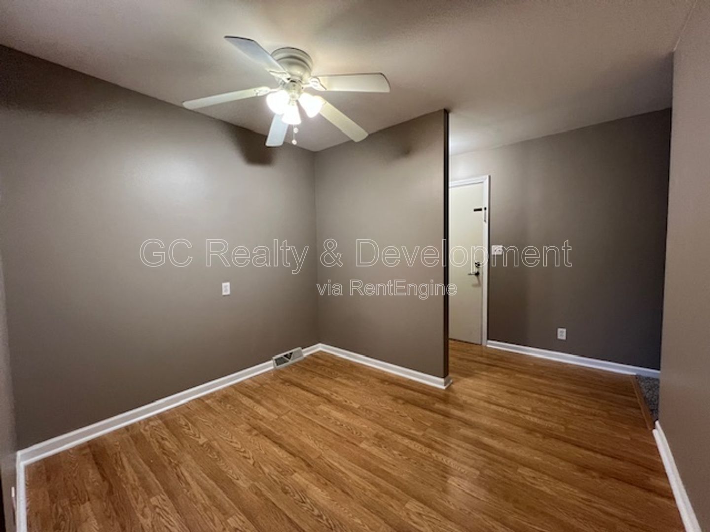 *** REST OF MONTH FREE / FIRST FLOOR UNIT / 2 BDRM / PARKING INCL / PET FRIENDLY / STORAGE *** property image