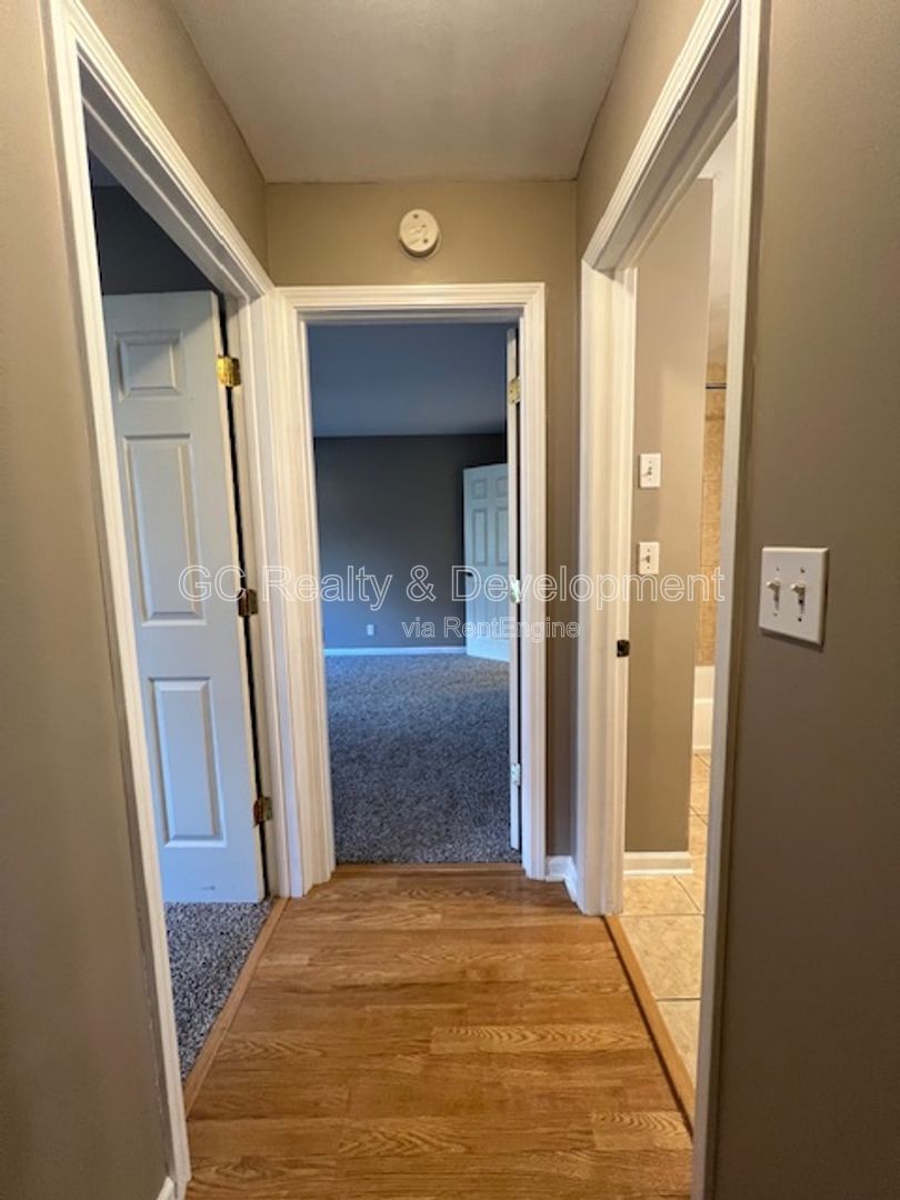 *** REST OF MONTH FREE / FIRST FLOOR UNIT / 2 BDRM / PARKING INCL / PET FRIENDLY / STORAGE *** property image