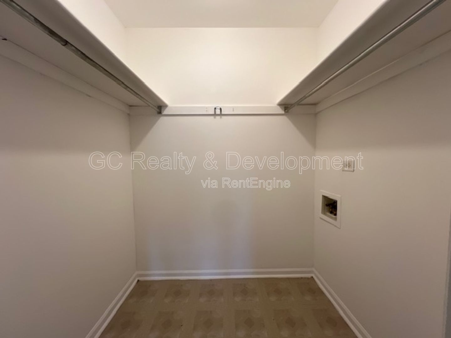 *** REST OF MONTH FREE / FIRST FLOOR UNIT / 2 BDRM / PARKING INCL / PET FRIENDLY / STORAGE *** property image