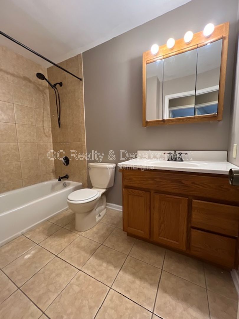 *** REST OF MONTH FREE / FIRST FLOOR UNIT / 2 BDRM / PARKING INCL / PET FRIENDLY / STORAGE *** property image