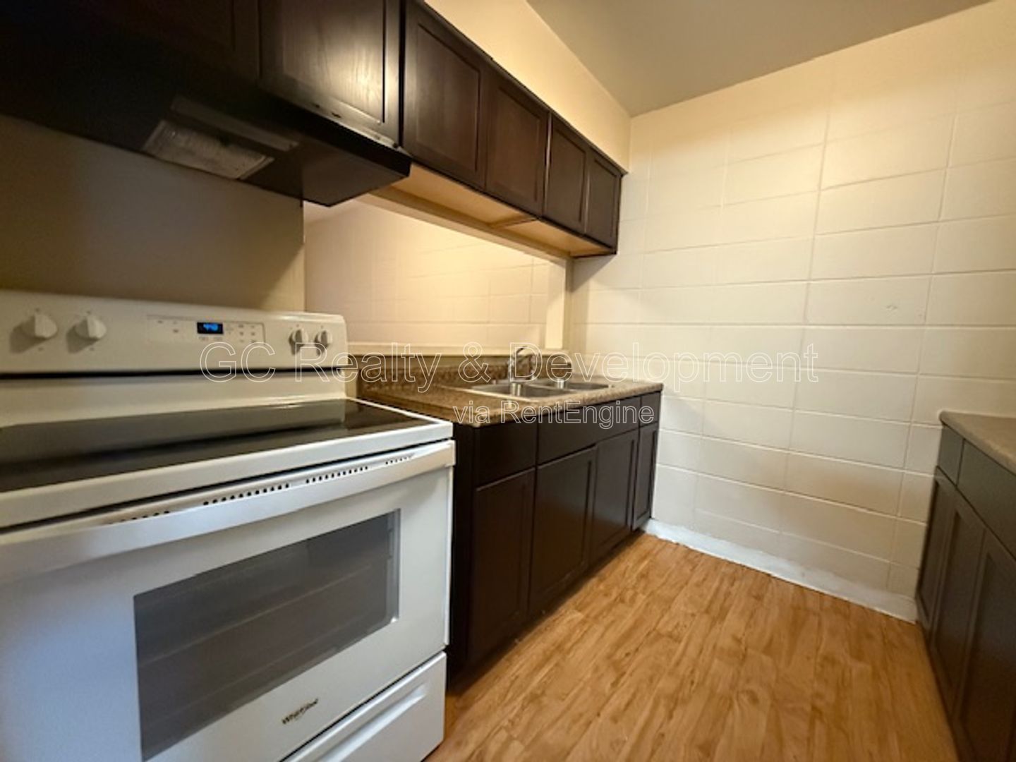 *** 1 BDRM - 1 BTH / KITCHEN APPL INC / PET FRIENDLY / 1 PARKING SPOT / ONLY PAY ELECTRIC *** property image