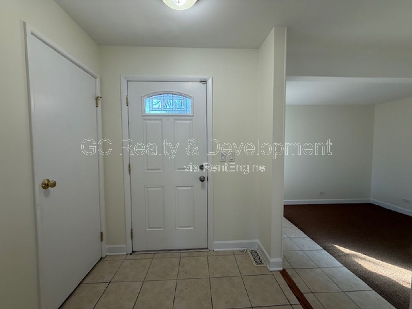 *** 2 BDRM - 2.5 BTH / LRG WALK IN CLOSET / ATTACHED GARAGE / SS APPL / IN UNIT LAUNDRY *** property image