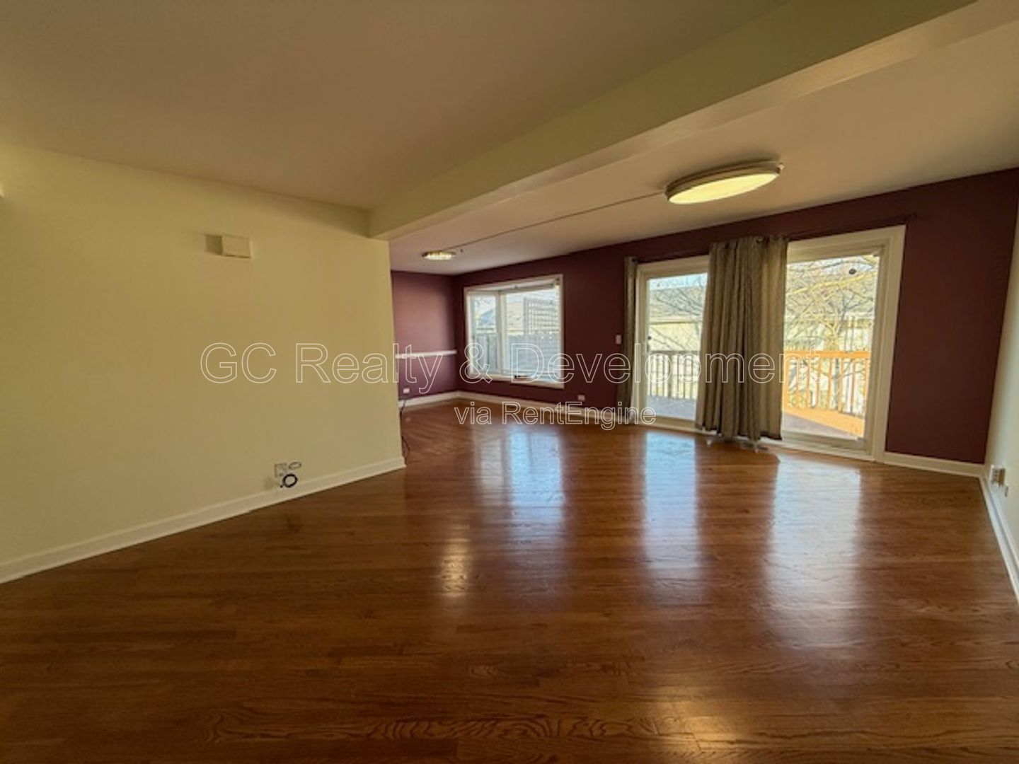 *** 2 BDRM - 2.5 BTH / LRG WALK IN CLOSET / ATTACHED GARAGE / SS APPL / IN UNIT LAUNDRY *** property image