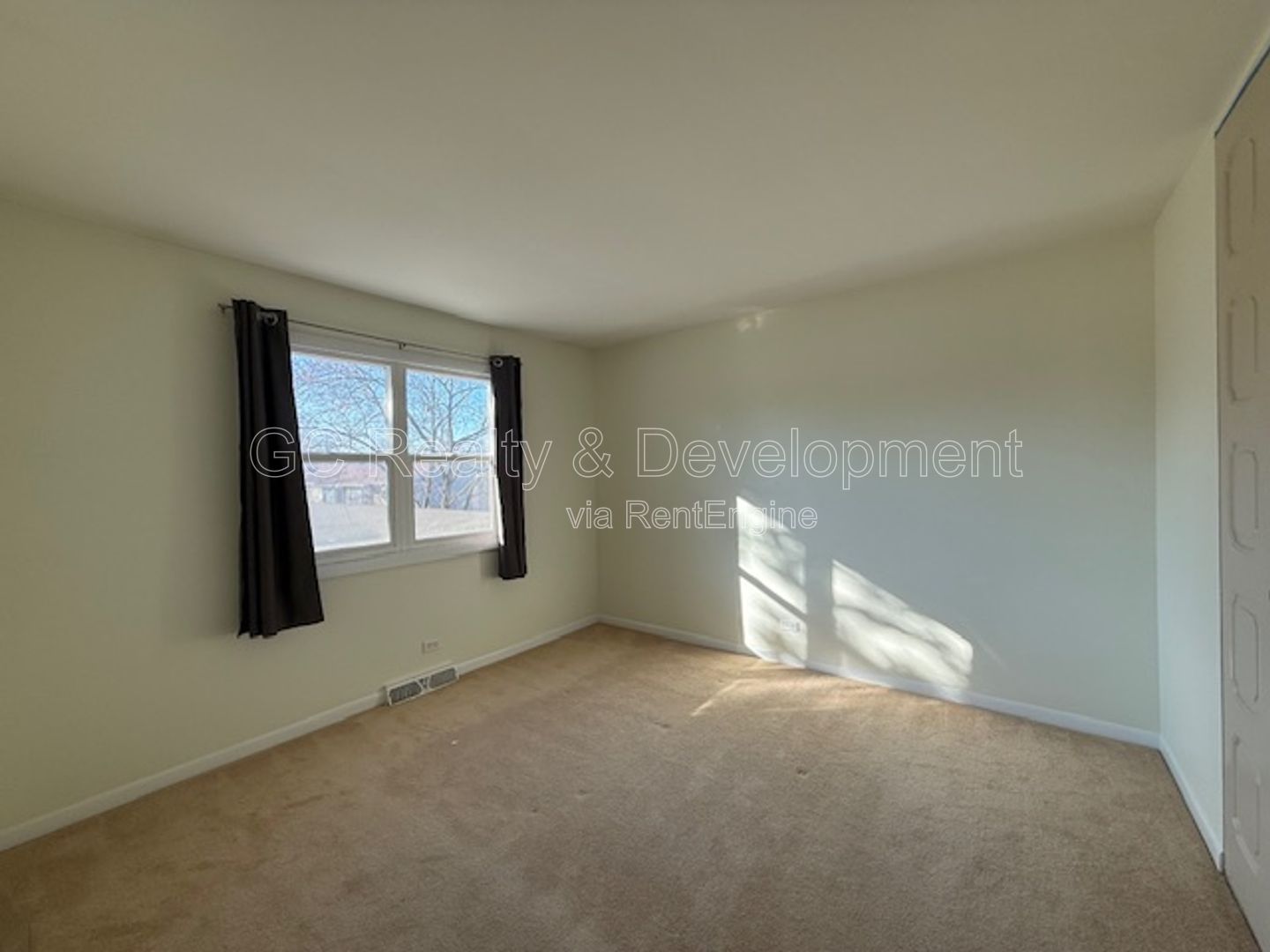 *** 2 BDRM - 2.5 BTH / LRG WALK IN CLOSET / ATTACHED GARAGE / SS APPL / IN UNIT LAUNDRY *** property image