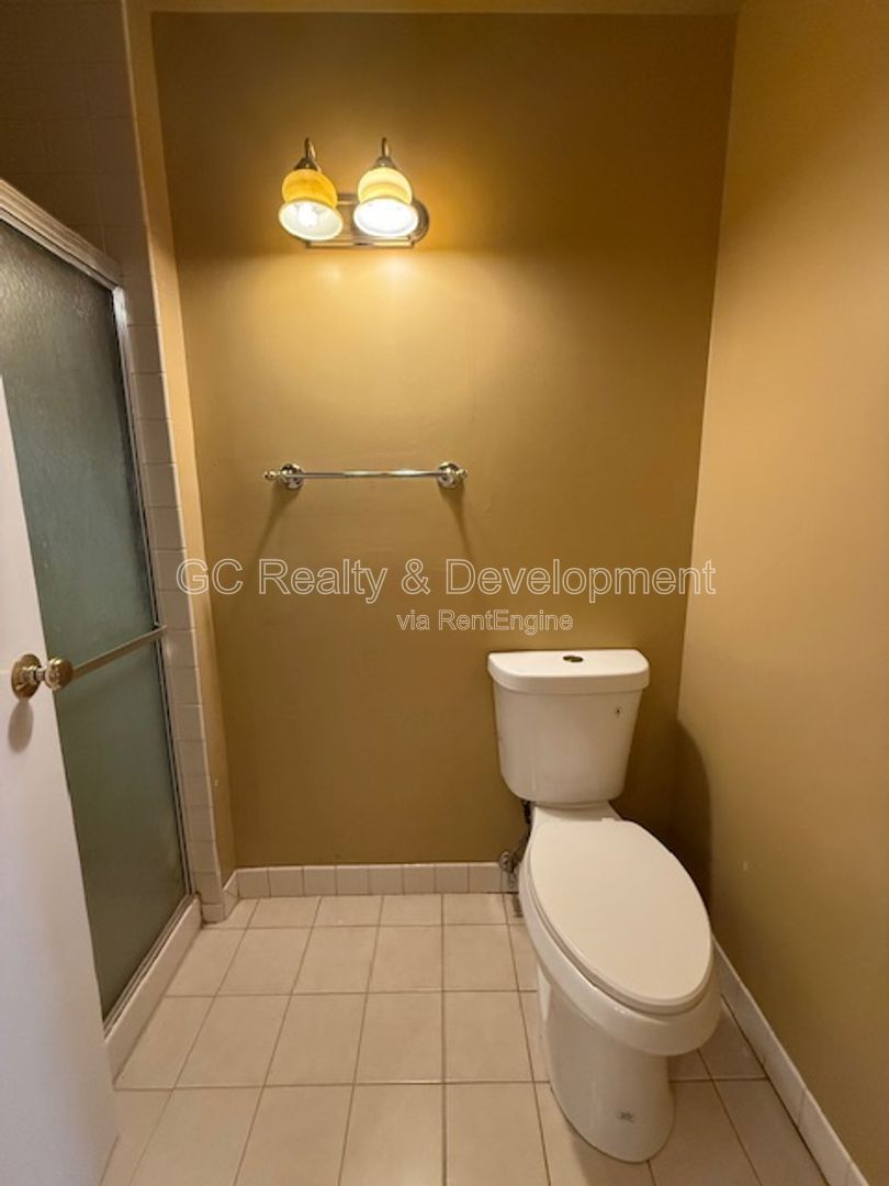*** 2 BDRM - 2.5 BTH / LRG WALK IN CLOSET / ATTACHED GARAGE / SS APPL / IN UNIT LAUNDRY *** property image