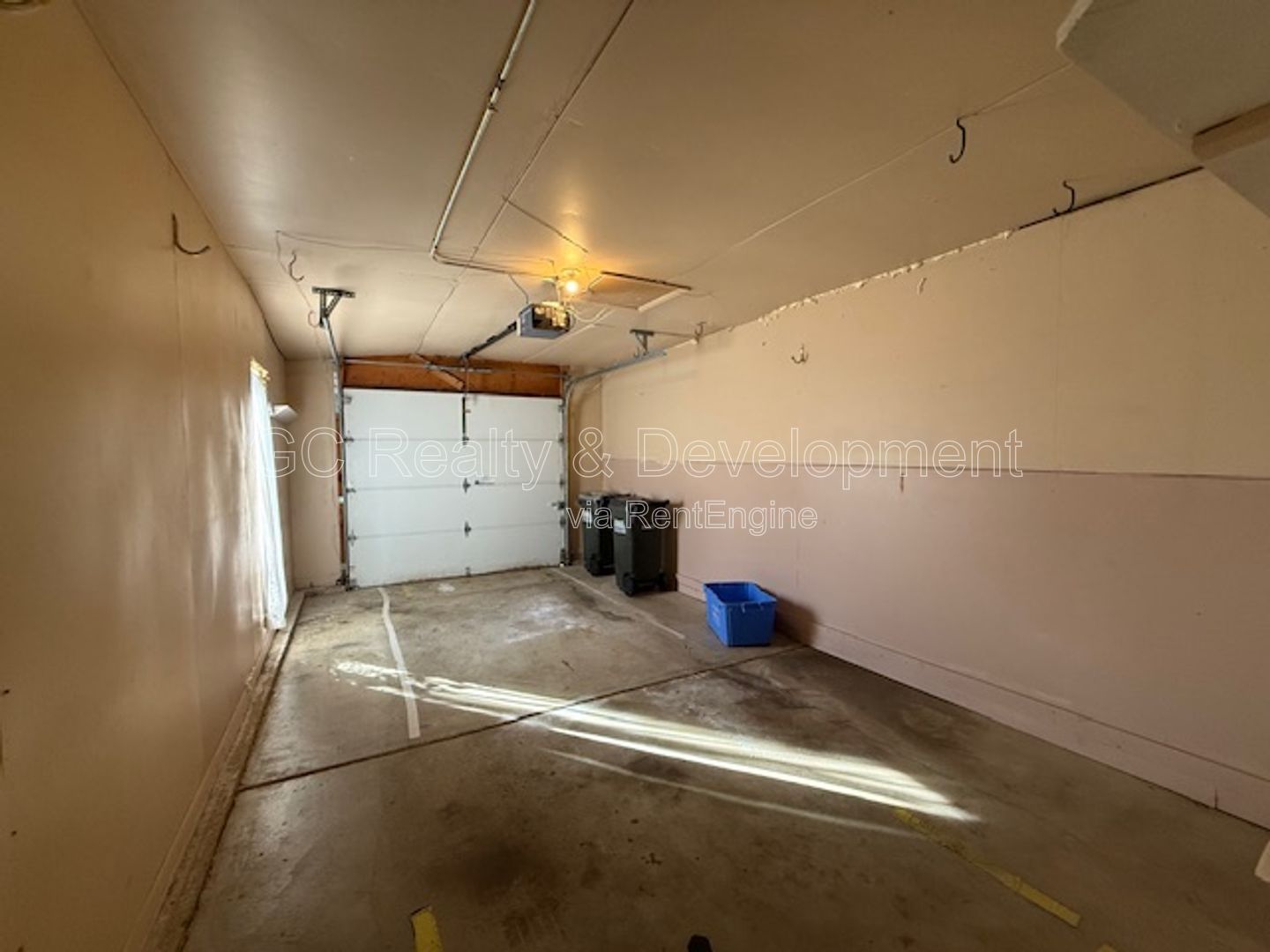 *** 2 BDRM - 2.5 BTH / LRG WALK IN CLOSET / ATTACHED GARAGE / SS APPL / IN UNIT LAUNDRY *** property image