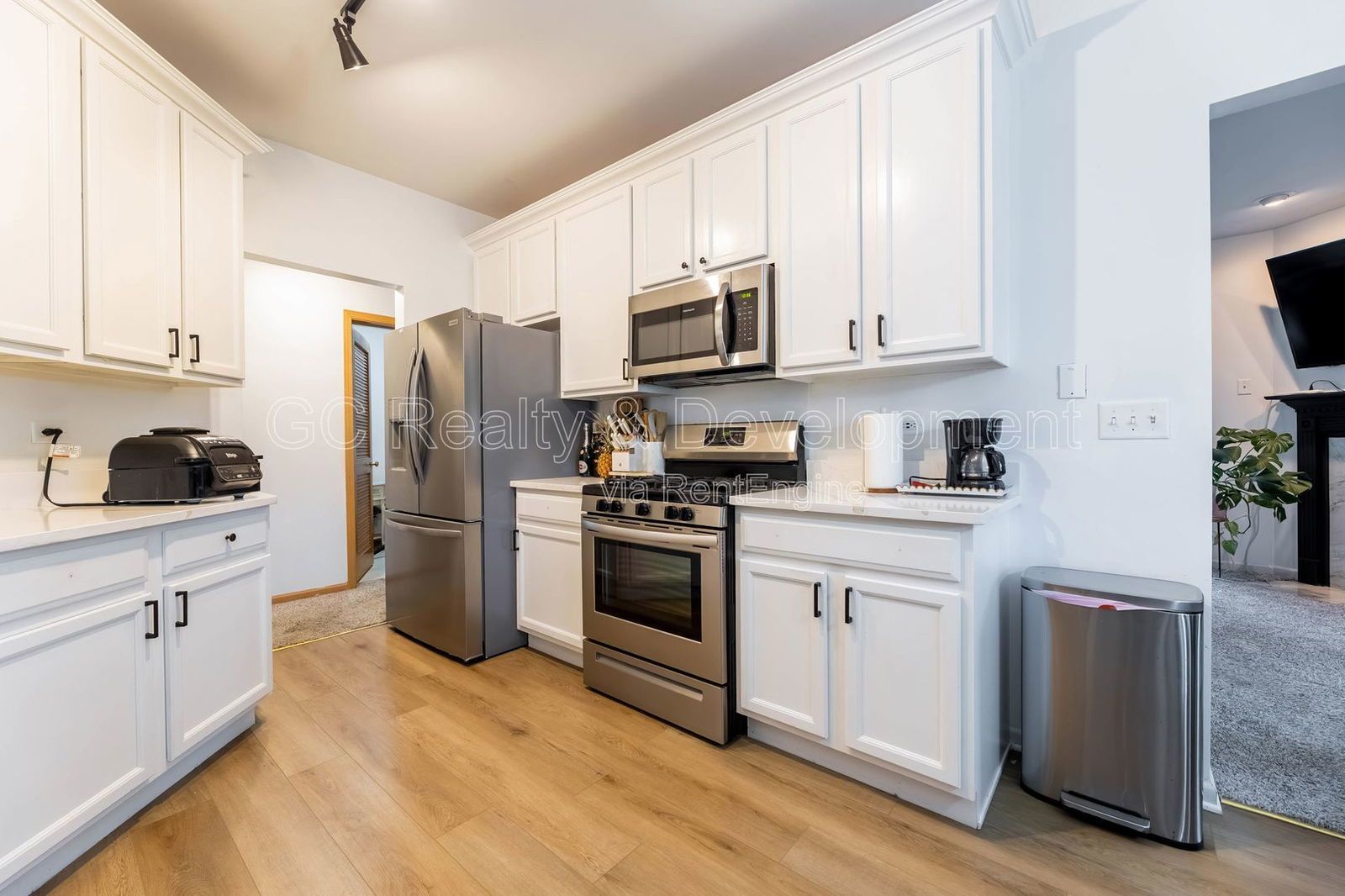 *** 2 BDRM - 2 BTH / PET FRIENDLY / ATTACHED GARAGE / REAR PATIO W  BALCONY *** property image