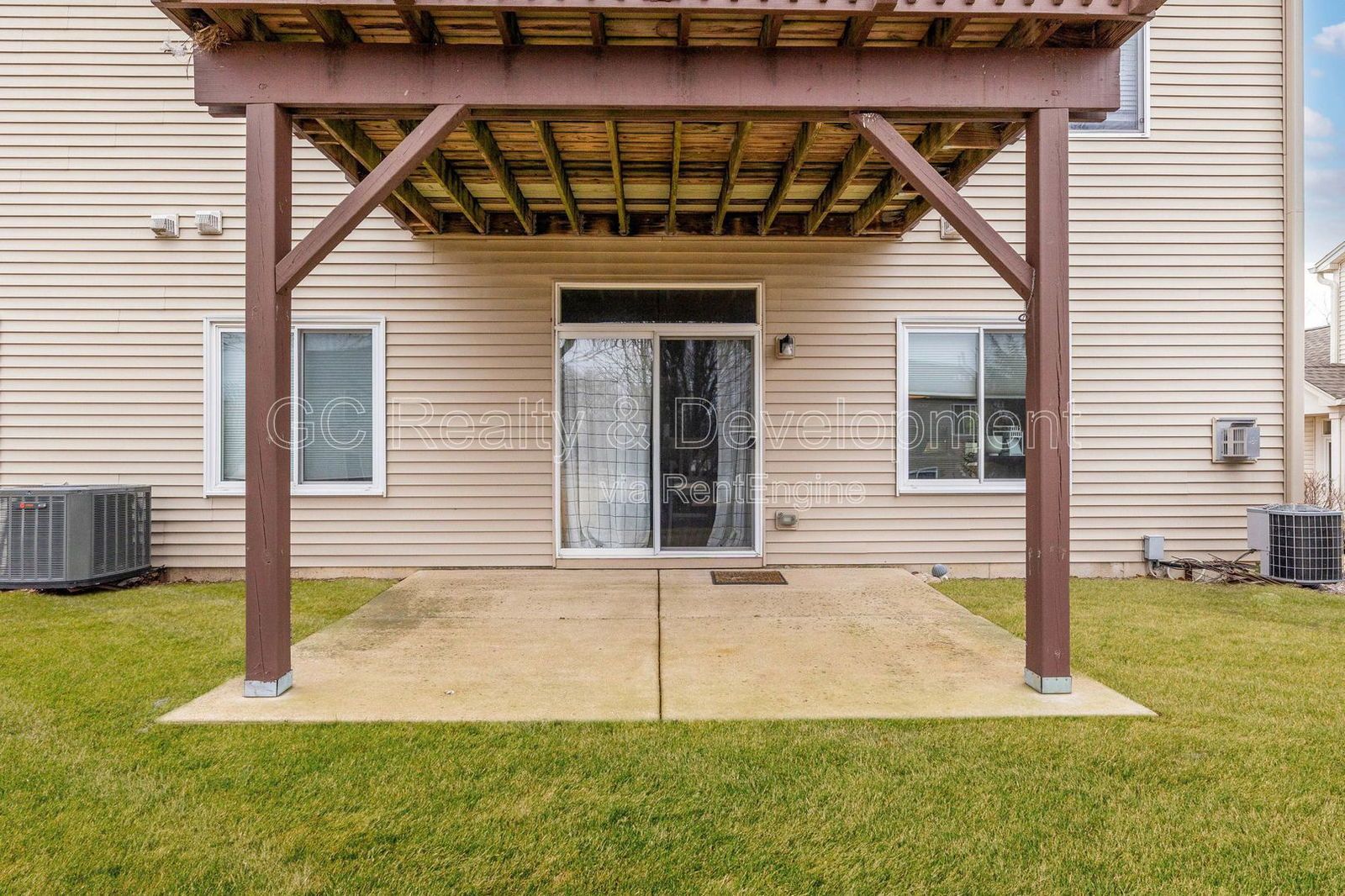 *** 2 BDRM - 2 BTH / PET FRIENDLY / ATTACHED GARAGE / REAR PATIO W  BALCONY *** property image