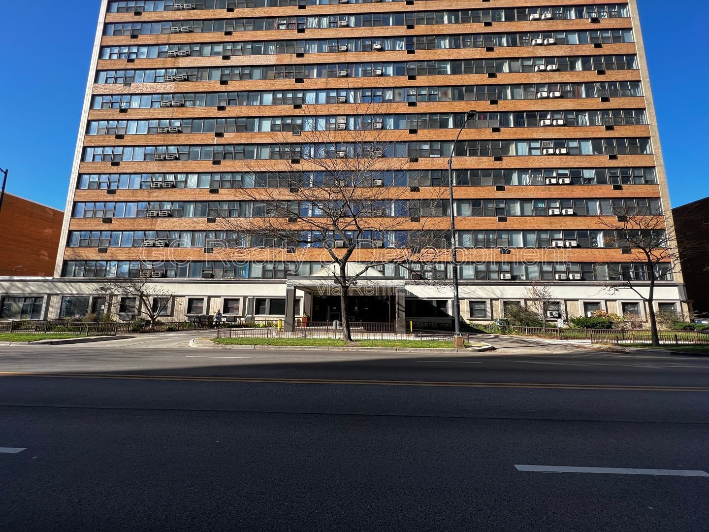 *** STUNNING LAKE & BEACH VIEWS / 1 BDRM / 24 HR DOOR STAFF / FITNESS CENTER / HEAT INCLUDED *** property image