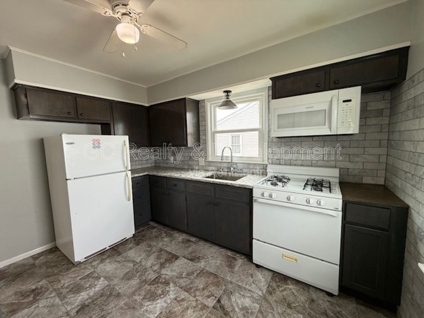 ***2 BDRM / BASEMENT / DETACHED GARAGE / RECENTLY UPDATED / HARDWOOD FLOORS *** property image