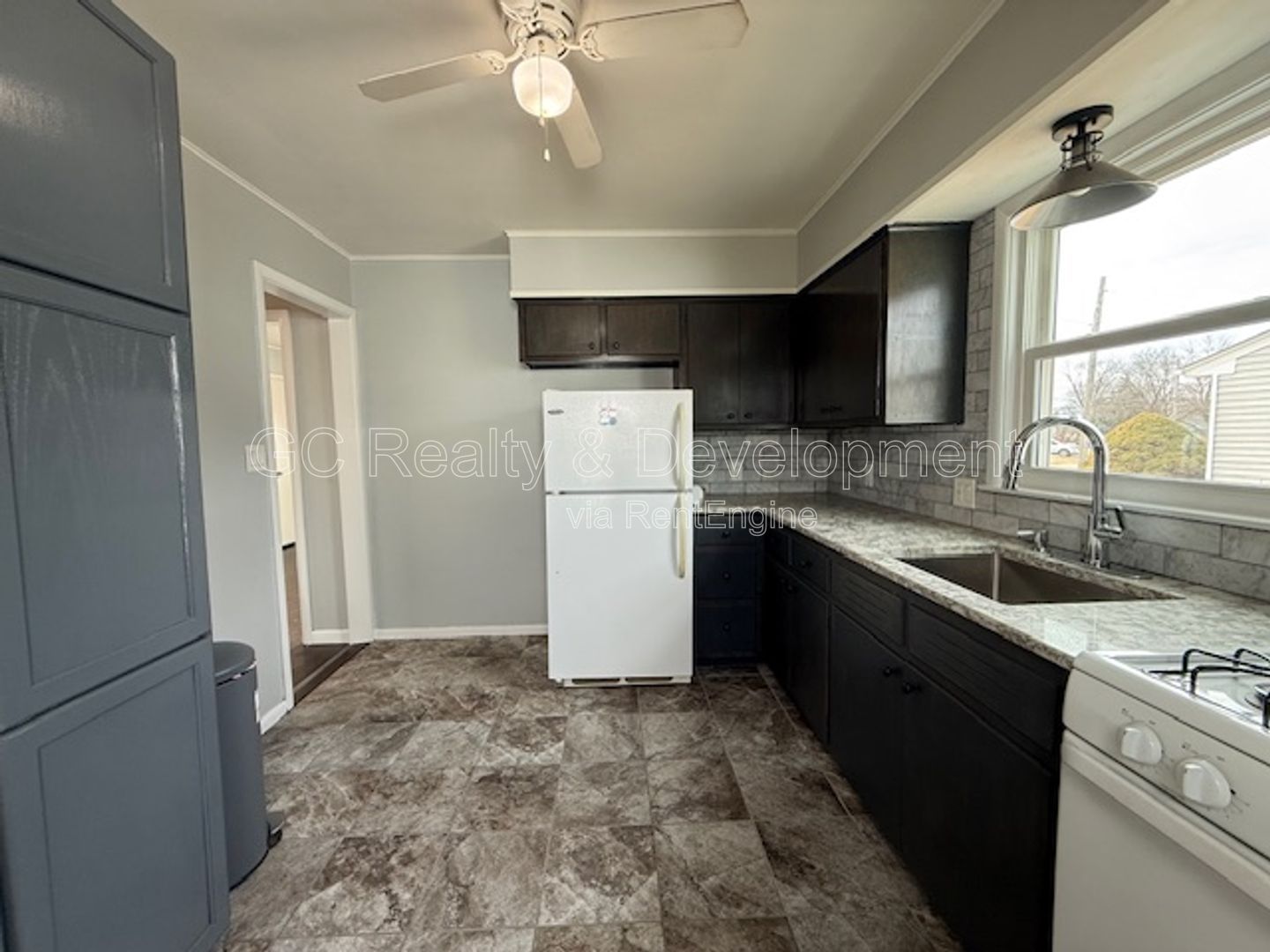 ***2 BDRM / BASEMENT / DETACHED GARAGE / RECENTLY UPDATED / HARDWOOD FLOORS *** property image