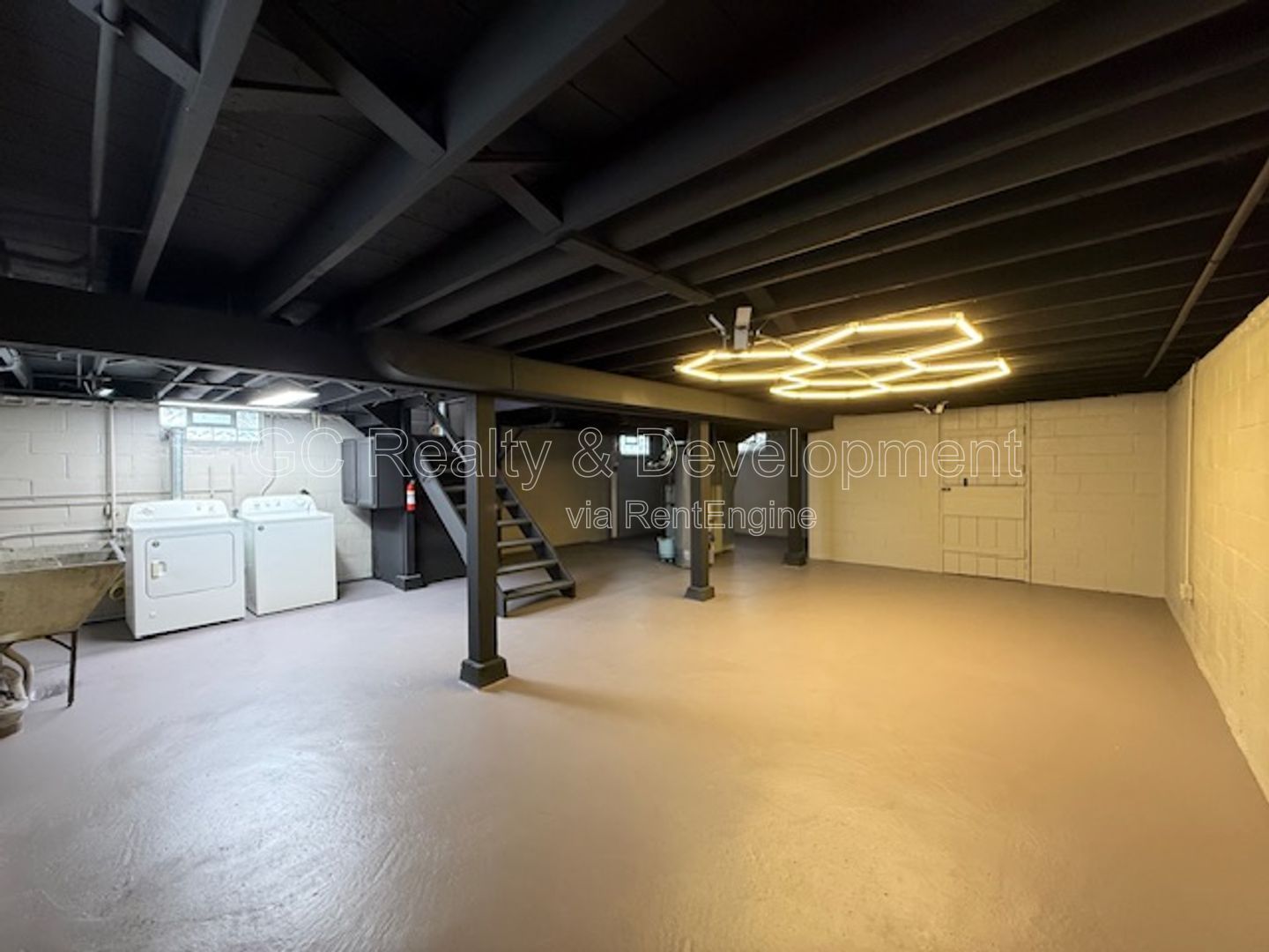 ***2 BDRM / BASEMENT / DETACHED GARAGE / RECENTLY UPDATED / HARDWOOD FLOORS *** property image