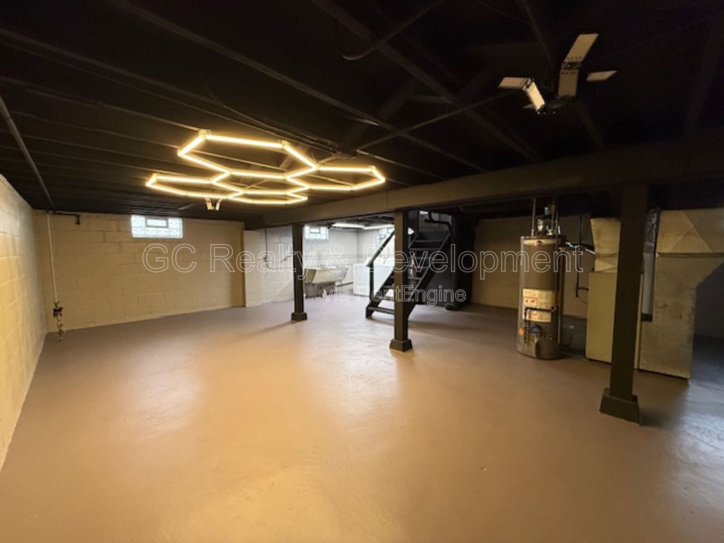 ***2 BDRM / BASEMENT / DETACHED GARAGE / RECENTLY UPDATED / HARDWOOD FLOORS *** property image