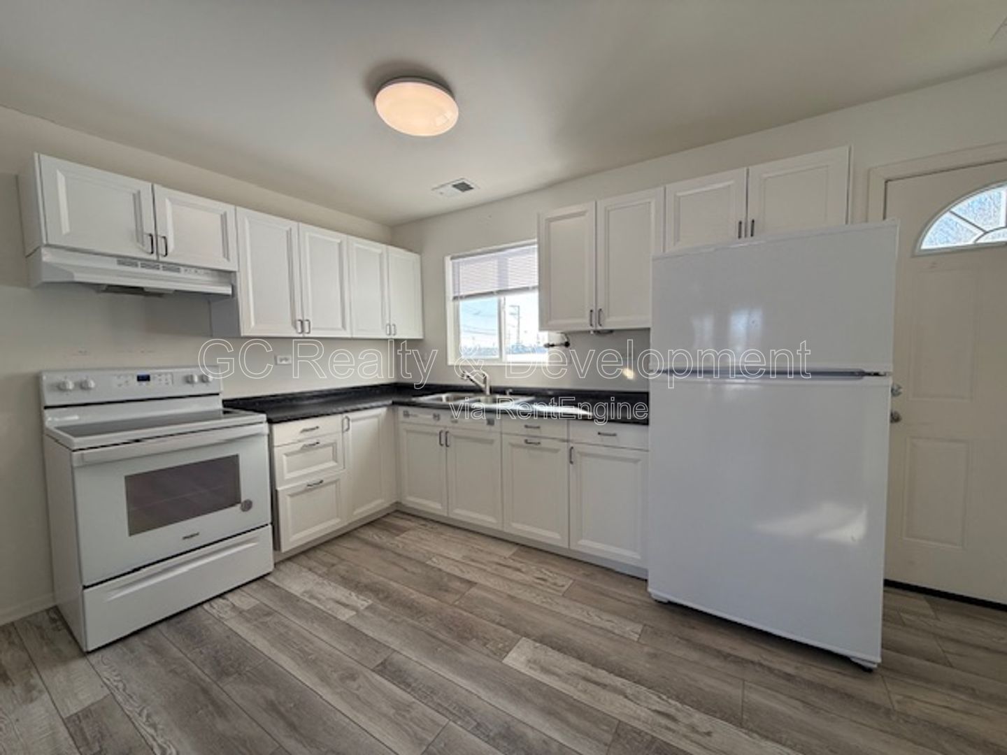 *** 2ND FLOOR / ALL UTILITIES INCL / GARAGE SPACE AVAIL / RECENTLY UPDATED / PET FRIENDLY *** property image