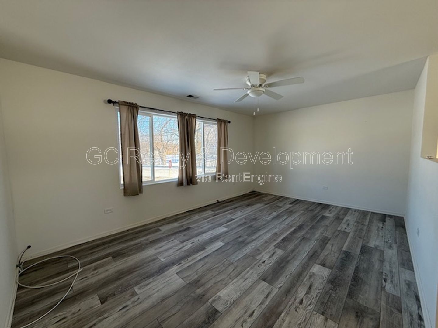 *** 2ND FLOOR / ALL UTILITIES INCL / GARAGE SPACE AVAIL / RECENTLY UPDATED / PET FRIENDLY *** property image