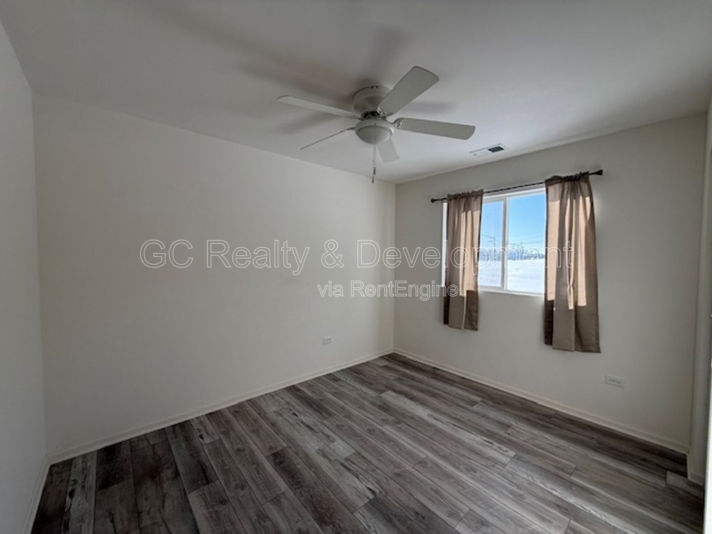 *** 2ND FLOOR / ALL UTILITIES INCL / GARAGE SPACE AVAIL / RECENTLY UPDATED / PET FRIENDLY *** property image