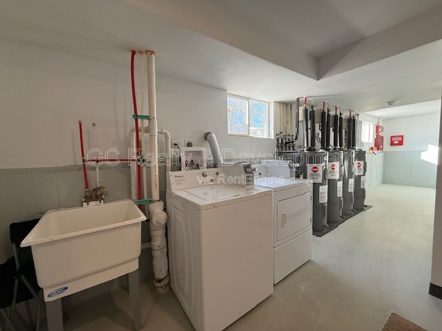 *** 2ND FLOOR / ALL UTILITIES INCL / GARAGE SPACE AVAIL / RECENTLY UPDATED / PET FRIENDLY *** property image