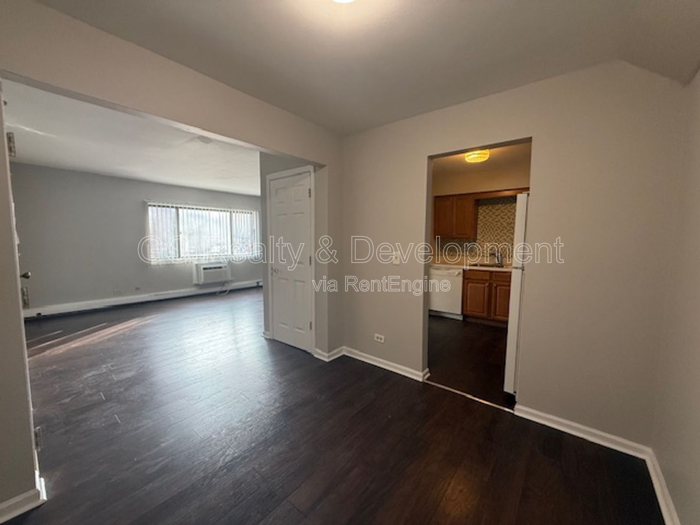 *** 2 BDRM / ONLY PAY ELECTRIC / LAUNDRY ON SITE / PARKING INCL *** property image