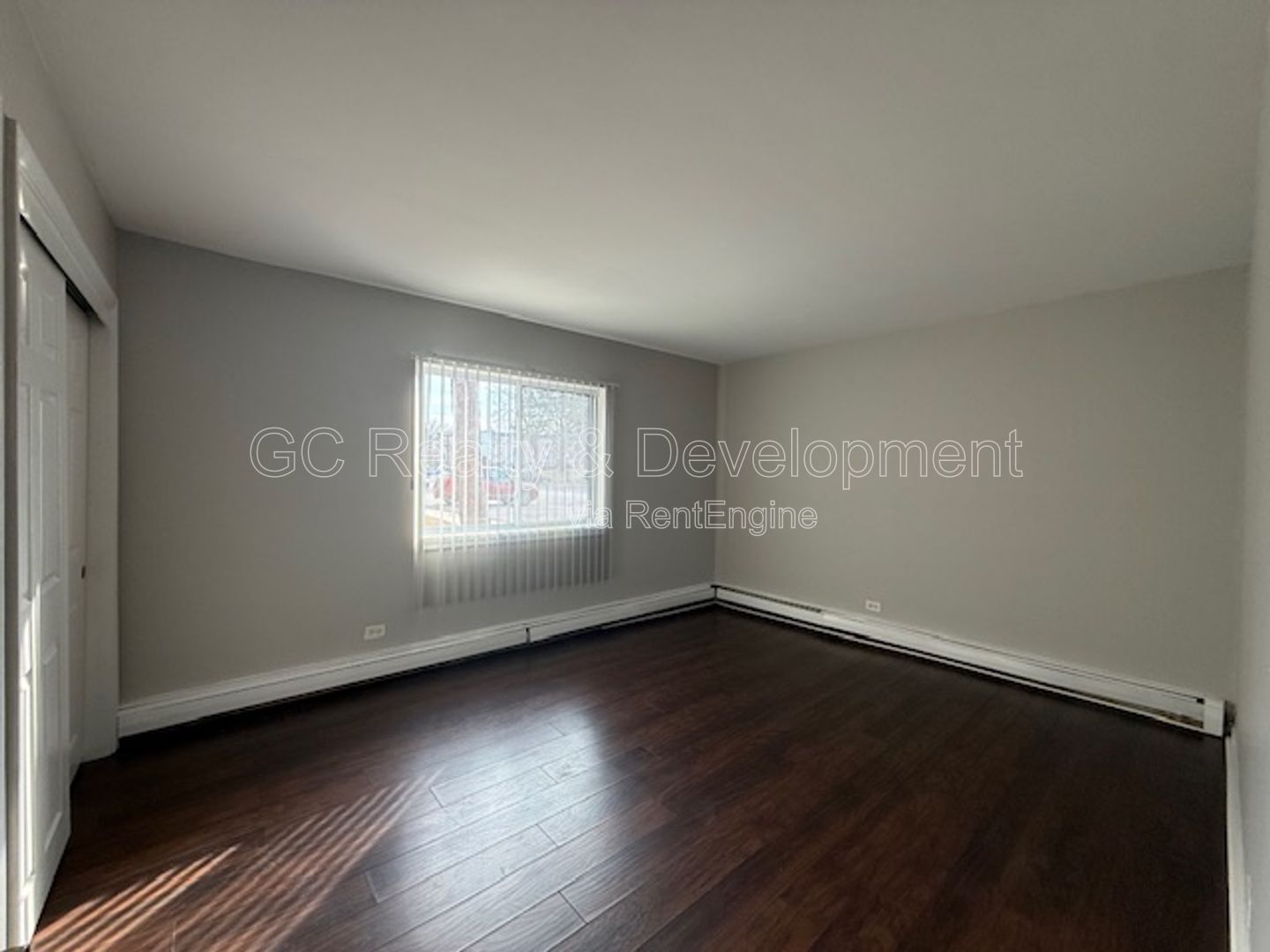 *** 2 BDRM / ONLY PAY ELECTRIC / LAUNDRY ON SITE / PARKING INCL *** property image