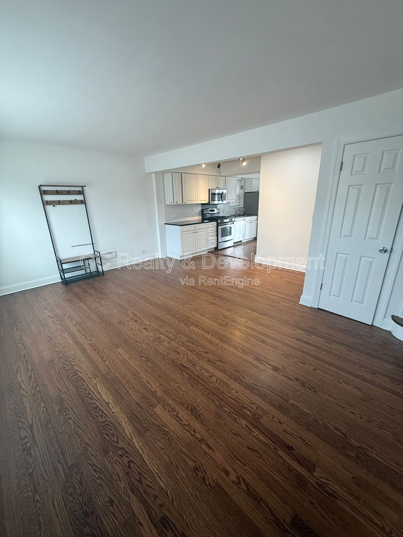 *** COMING SOON 3/15/26! / 3 BDRM - 2 BTH / SSL APPL / IN UNIT LAUNDRY / FENCED YARD / PET FRIENDLY / HARDWOOD FLOORS *** property image