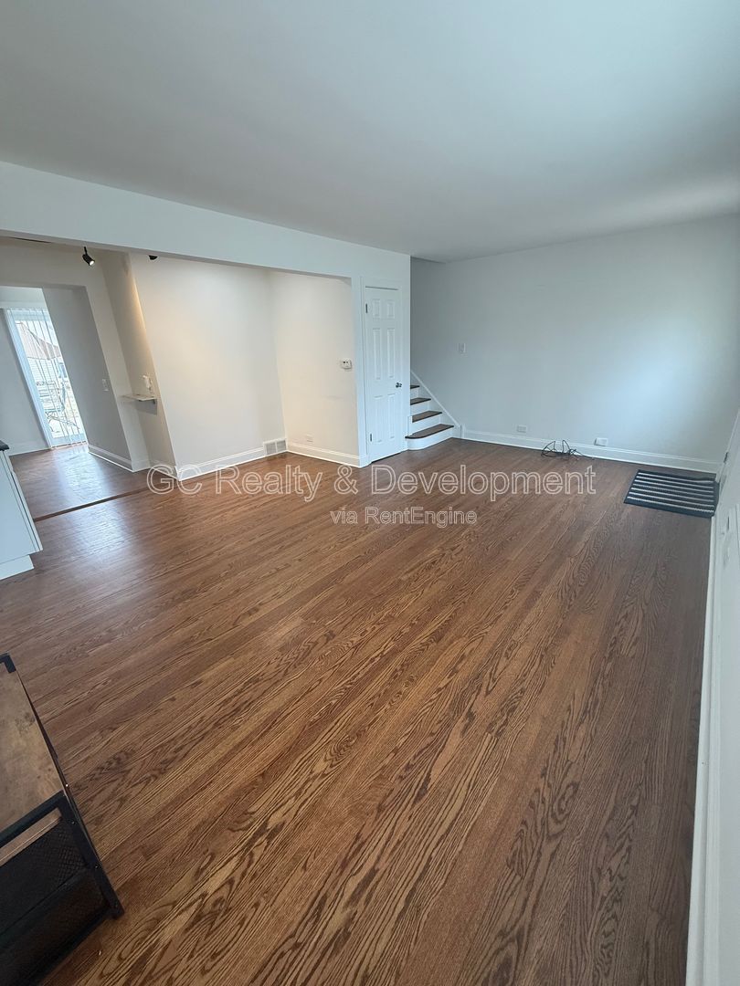 *** COMING SOON 3/15/26! / 3 BDRM - 2 BTH / SSL APPL / IN UNIT LAUNDRY / FENCED YARD / PET FRIENDLY / HARDWOOD FLOORS *** property image