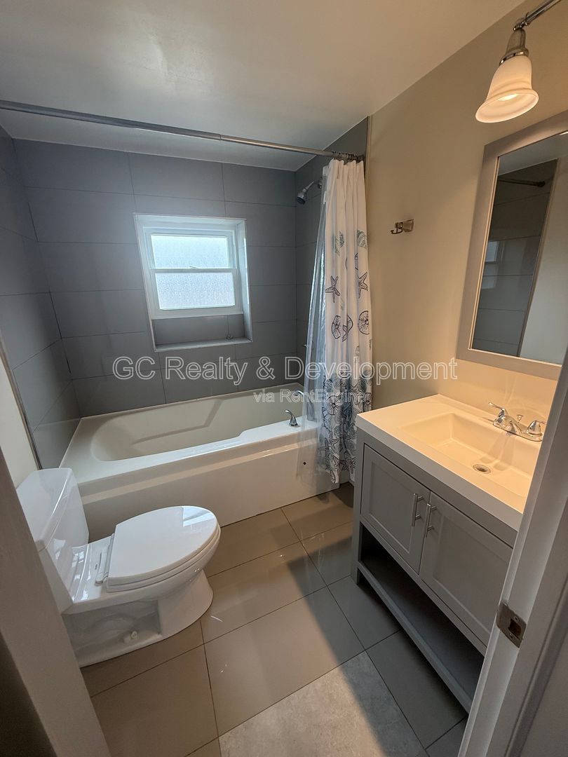 *** COMING SOON 3/15/26! / 3 BDRM - 2 BTH / SSL APPL / IN UNIT LAUNDRY / FENCED YARD / PET FRIENDLY / HARDWOOD FLOORS *** property image