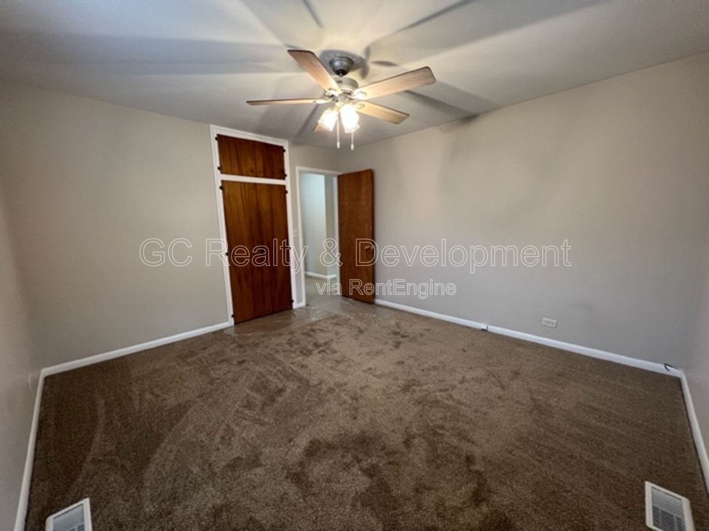 *** UPDATED / 2 BDRM - 1 BTH / APPL INCL / NEW CARPET / FRESH PAINT / LAUNDRY IN UNIT *** property image