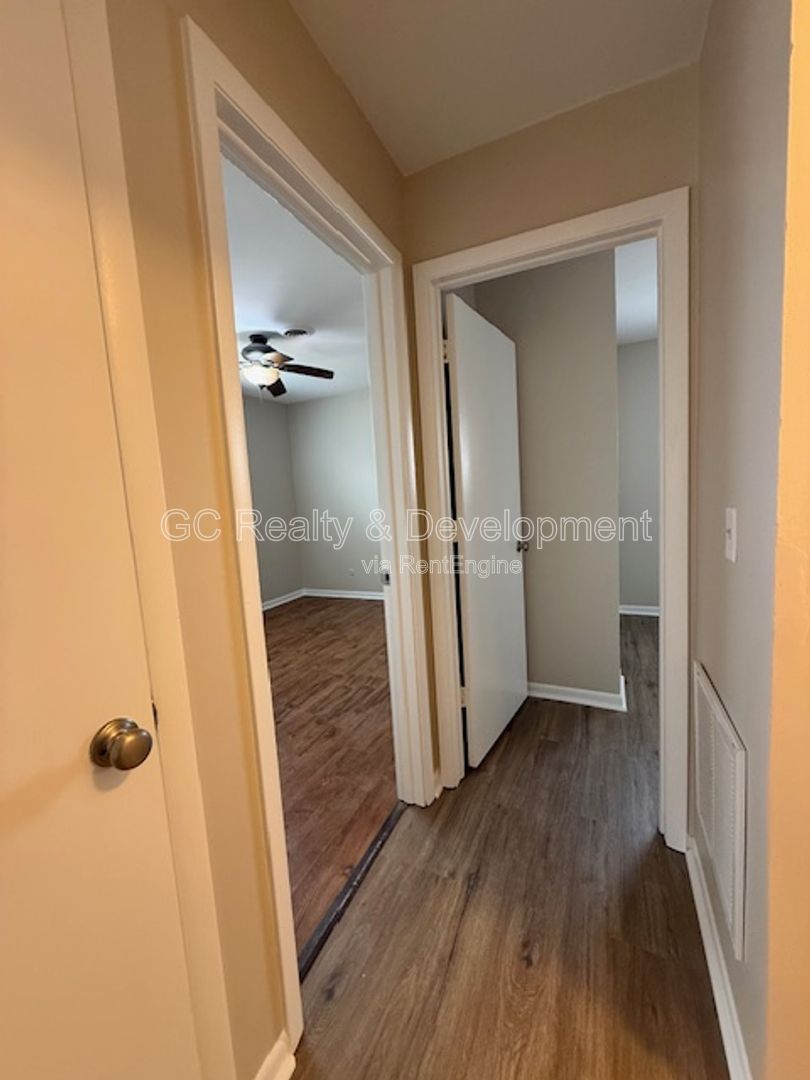 *** 2 BDRM - 1 BTH / IN UNIT LAUNDRY / PARKING INCL / CENTRAL AC *** property image