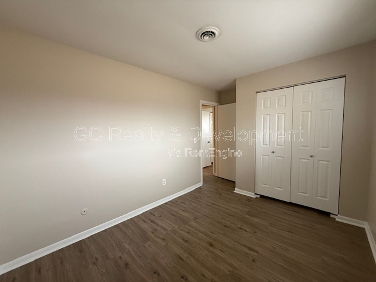 *** 2 BDRM - 1 BTH / IN UNIT LAUNDRY / PARKING INCL / CENTRAL AC *** property image