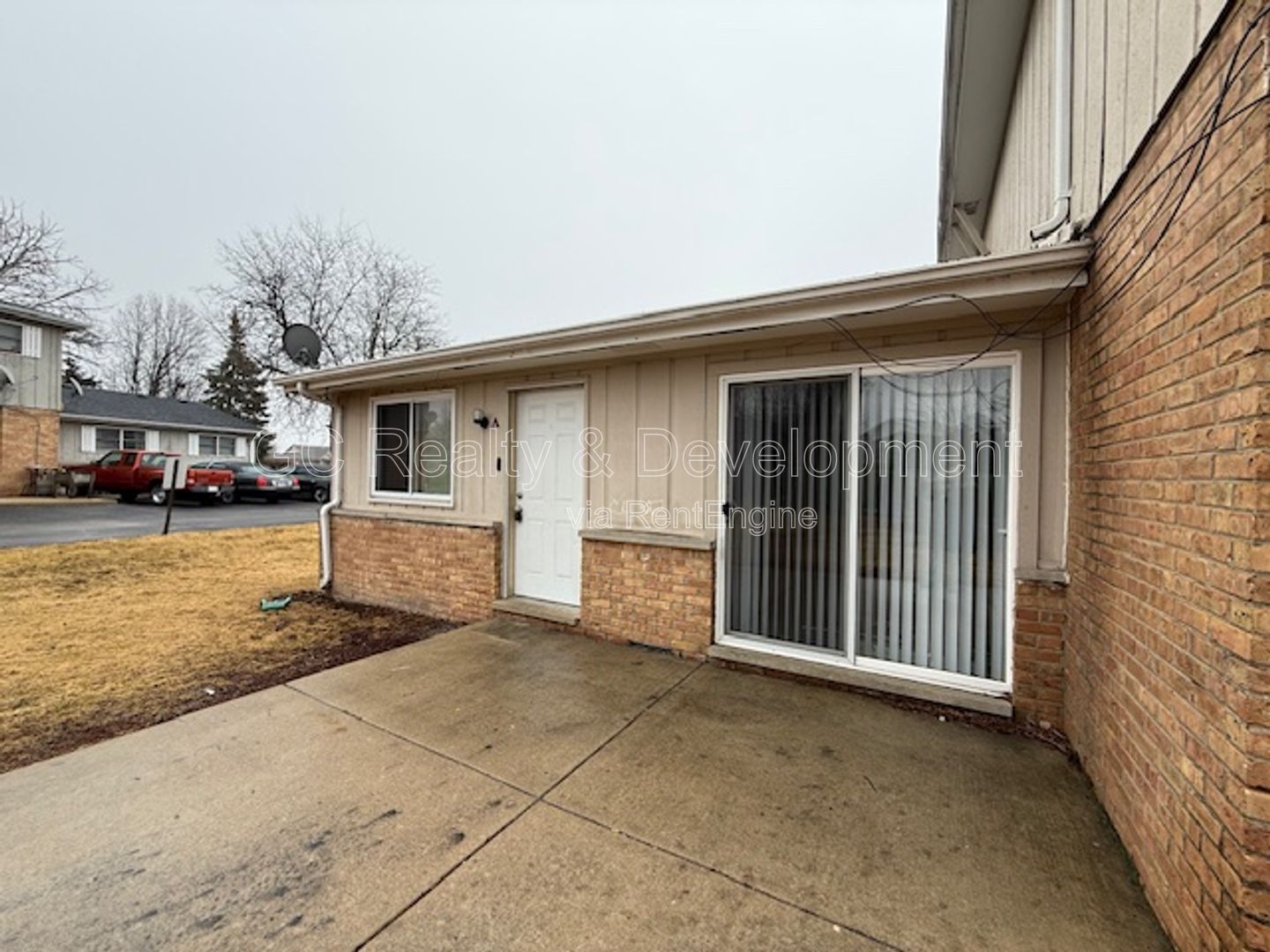 *** 2 BDRM - 1 BTH / IN UNIT LAUNDRY / PARKING INCL / CENTRAL AC *** property image