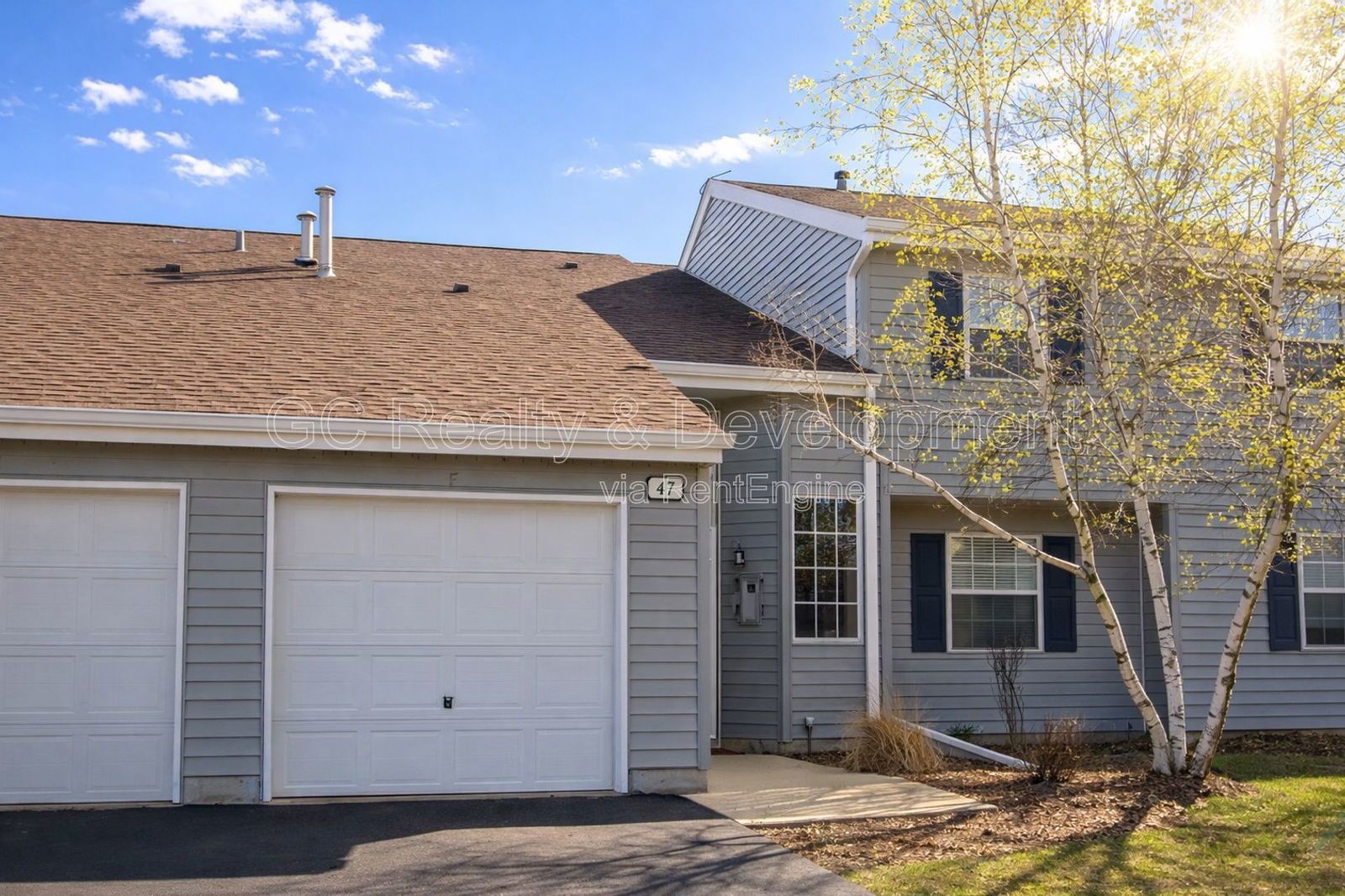 *** 2 BDRM / LAUNDRY IN UNIT / ATTACHED GARAGE / STORAGE / BALCONY *** property image