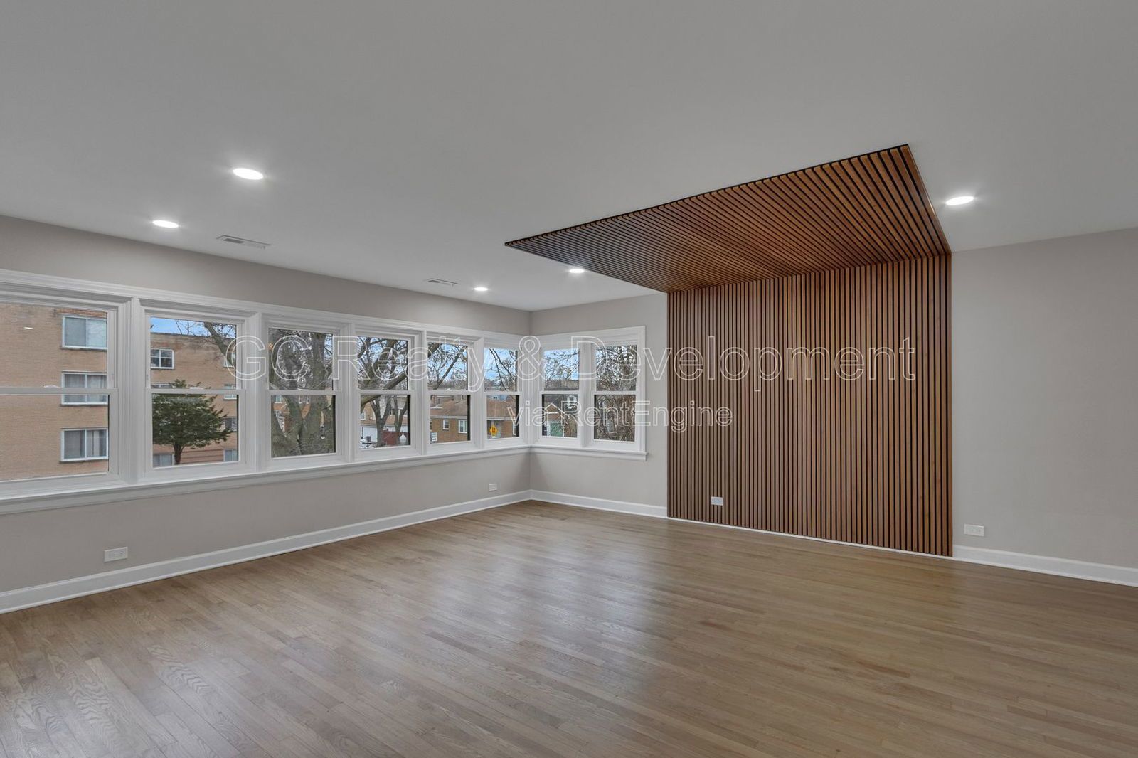 *** 2ND FLOOR UNIT / 3 BDRM / RECENTLY UPDATED / PARKING INCL / NATURAL LIGHTING *** property image