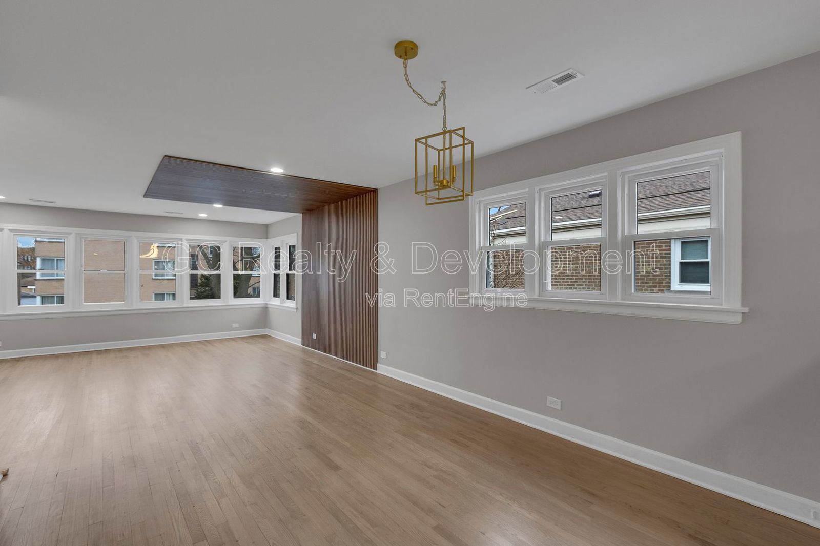 *** 2ND FLOOR UNIT / 3 BDRM / RECENTLY UPDATED / PARKING INCL / NATURAL LIGHTING *** property image