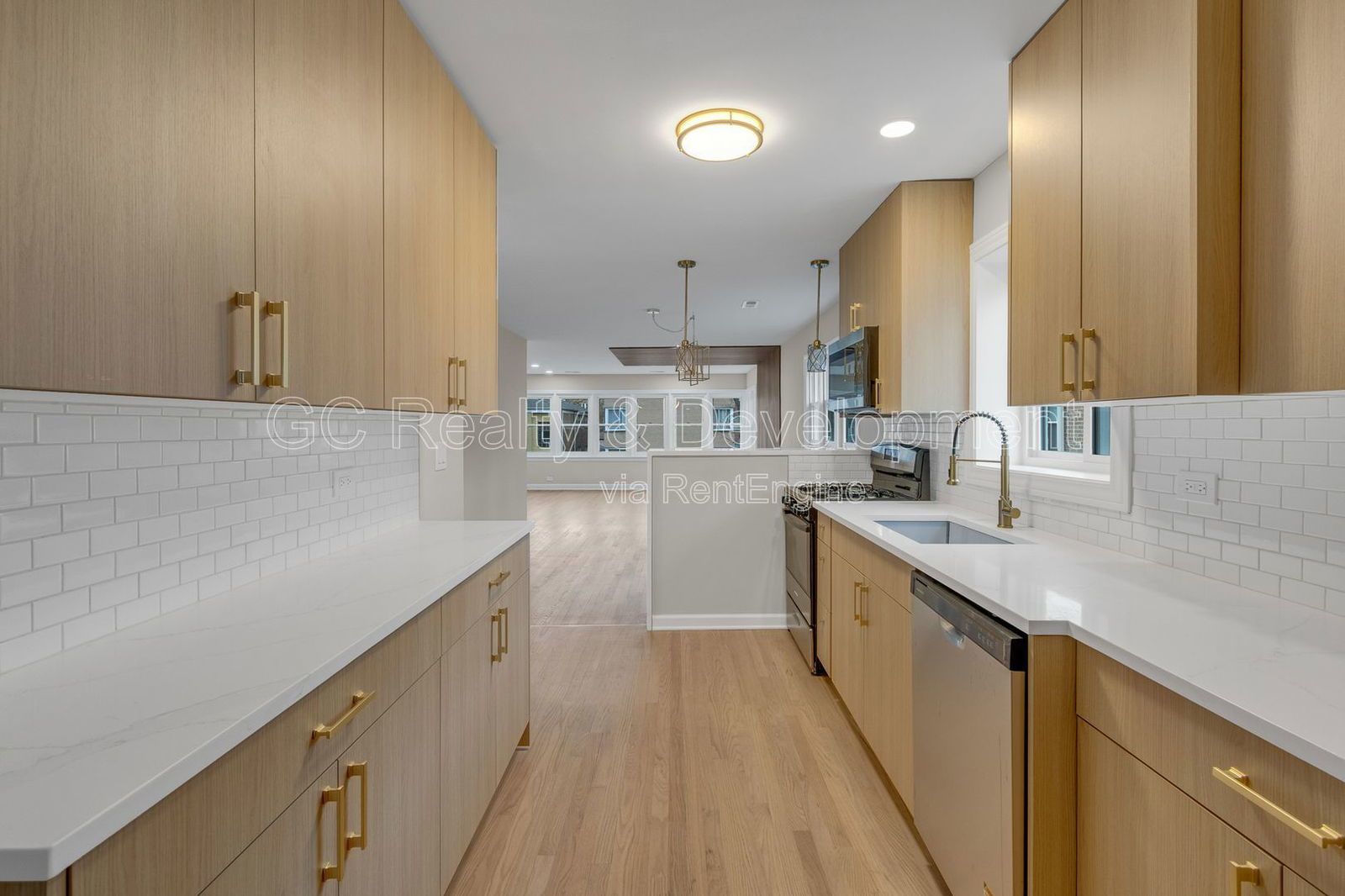 *** 2ND FLOOR UNIT / 3 BDRM / RECENTLY UPDATED / PARKING INCL / NATURAL LIGHTING *** property image