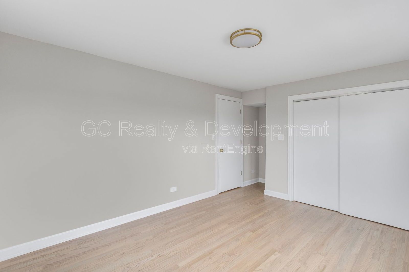 *** 2ND FLOOR UNIT / 3 BDRM / RECENTLY UPDATED / PARKING INCL / NATURAL LIGHTING *** property image