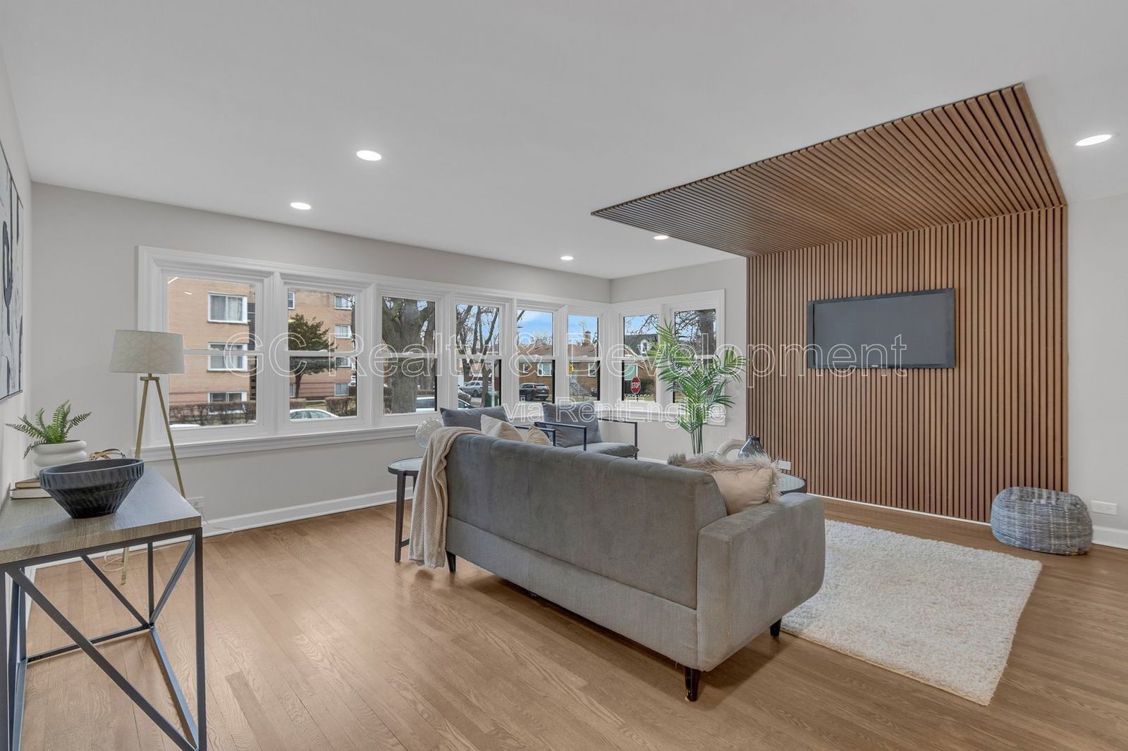 *** WEST RIDGE / UPDATED THROUGHOUT / FLAT RATE UTILITY FEE / FREE LAUNDRY ON SITE / PARKING INCL *** property image