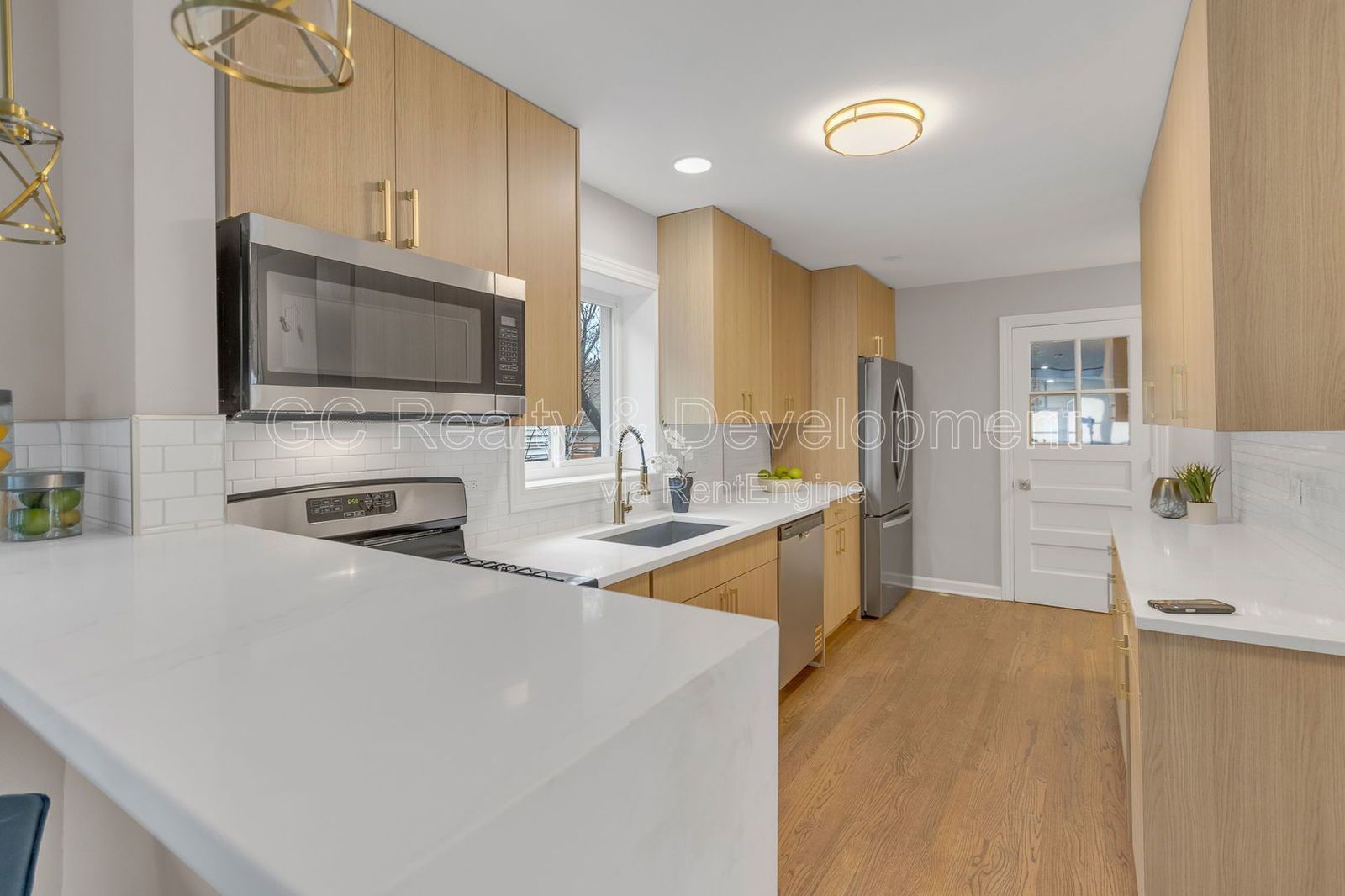 *** WEST RIDGE / UPDATED THROUGHOUT / FLAT RATE UTILITY FEE / FREE LAUNDRY ON SITE / PARKING INCL *** property image