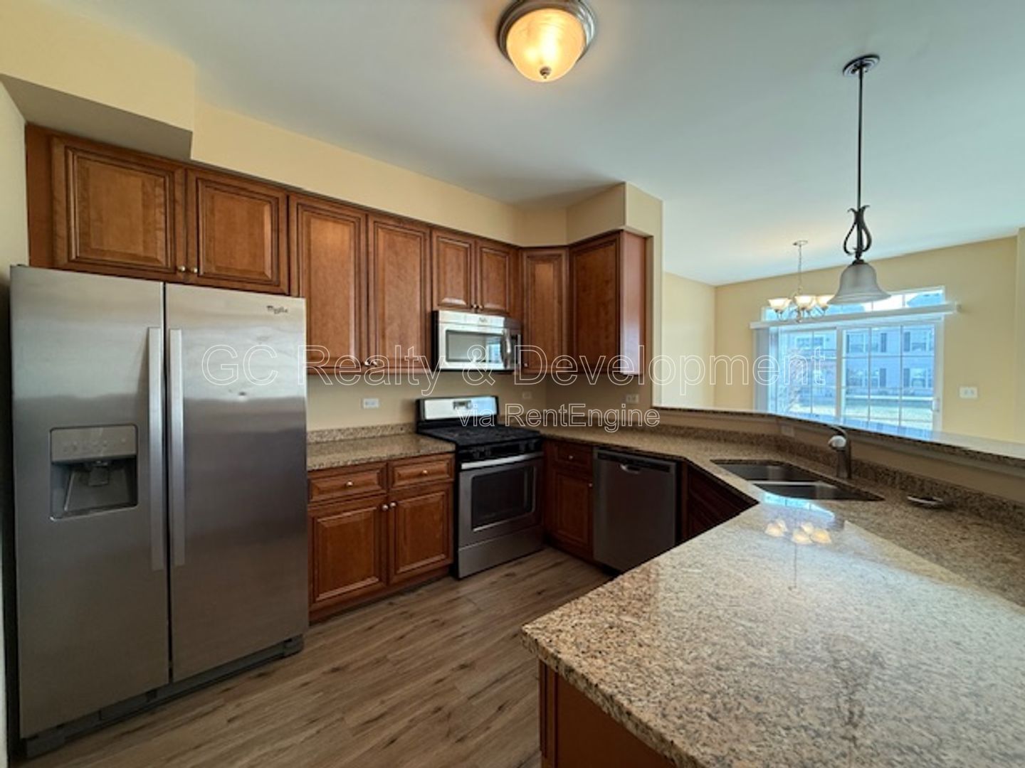 *** 3 BDRM - 2.5 BTH / RECENTLY UPDATED / ATTACHED GARAGE / LRG CLOSETS / PET FRIENDLY *** property image