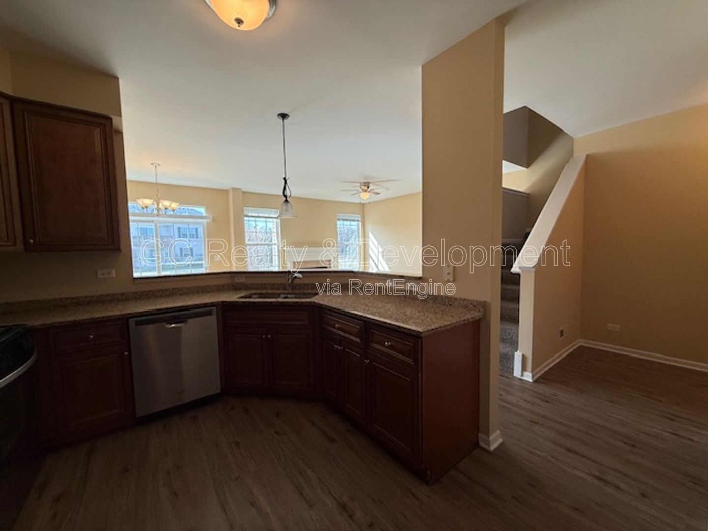 *** 3 BDRM - 2.5 BTH / RECENTLY UPDATED / ATTACHED GARAGE / LRG CLOSETS / PET FRIENDLY *** property image