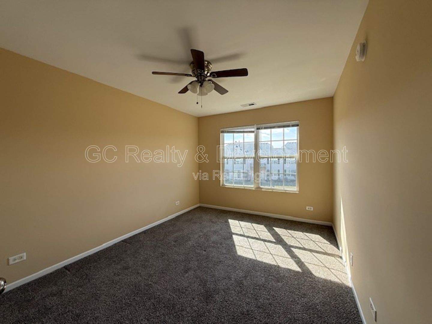 *** 3 BDRM - 2.5 BTH / RECENTLY UPDATED / ATTACHED GARAGE / LRG CLOSETS / PET FRIENDLY *** property image