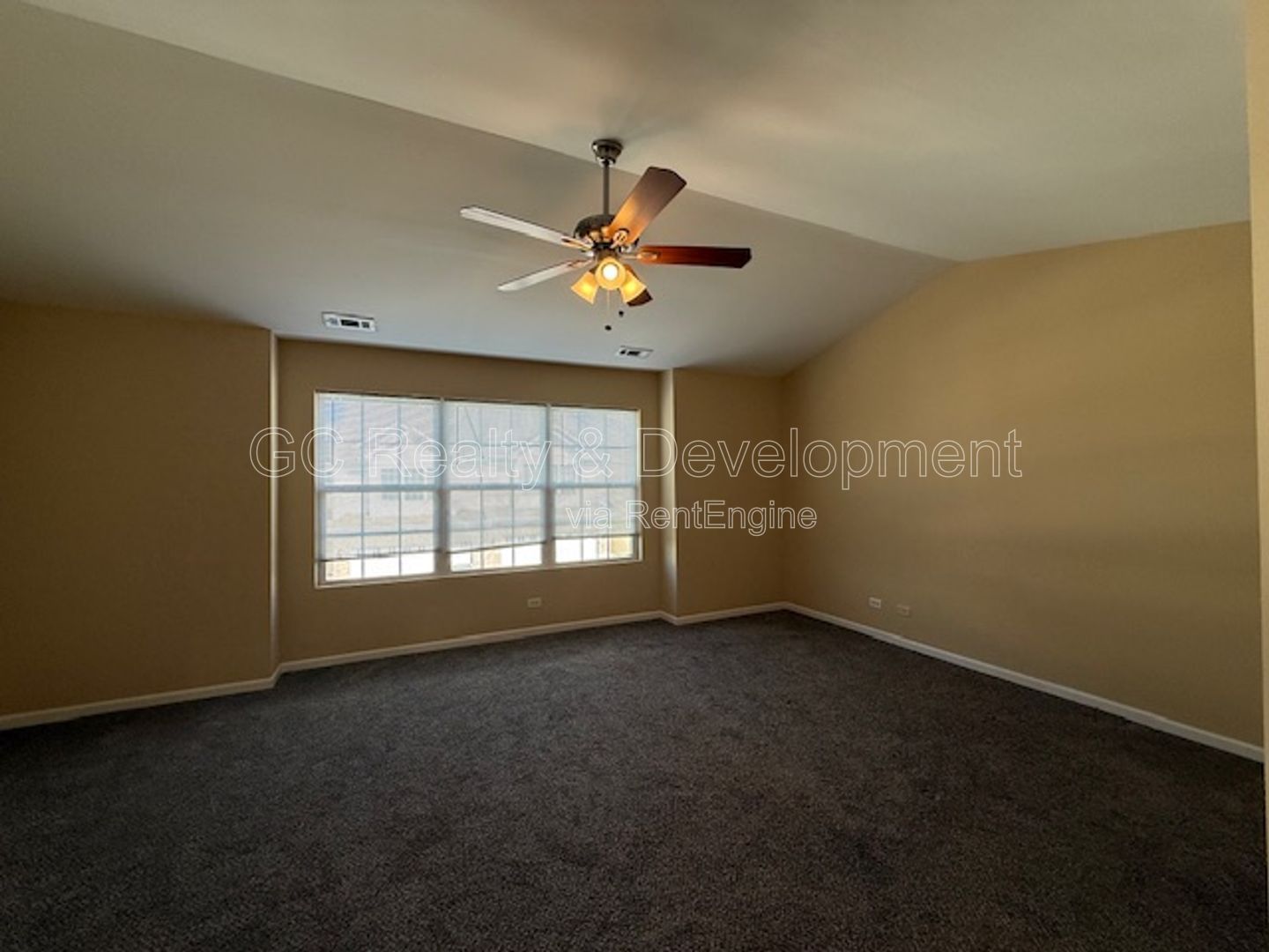 *** 3 BDRM - 2.5 BTH / RECENTLY UPDATED / ATTACHED GARAGE / LRG CLOSETS / PET FRIENDLY *** property image