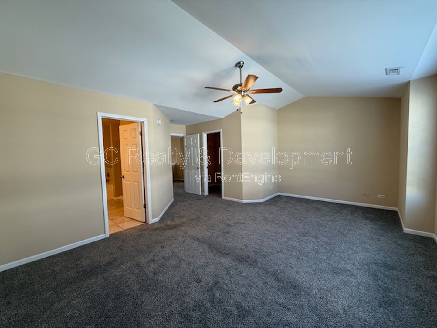 *** 3 BDRM - 2.5 BTH / RECENTLY UPDATED / ATTACHED GARAGE / LRG CLOSETS / PET FRIENDLY *** property image