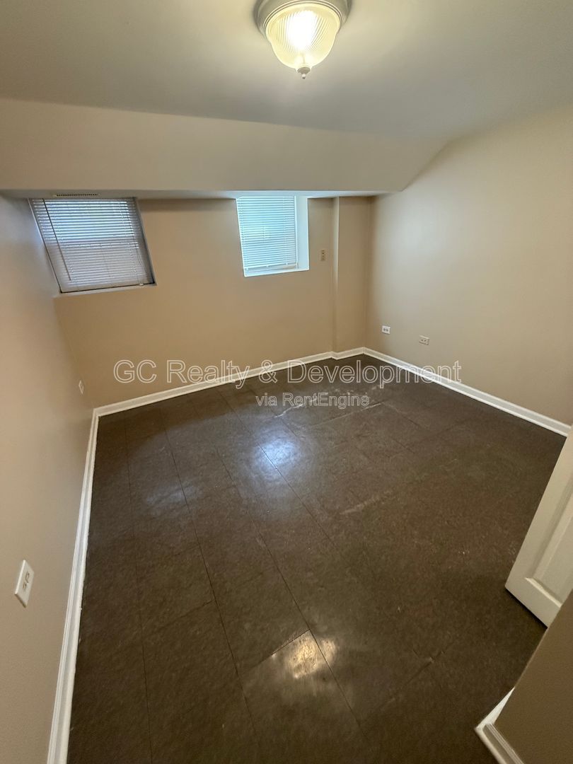 *** 2 BDRM - 1 BTH / 1 PARKING SPOT / WALK TO TRAIN, BUS & SHOPPING *** property image