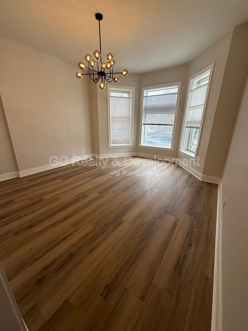 *** 3 BDRM / FULLY RENOVATED / IN UNIT LAUNDRY / TENANT PAYS ELECTRIC ONLY / PET FRIENDLY *** property image