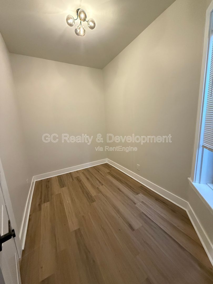 *** 3 BDRM / FULLY RENOVATED / IN UNIT LAUNDRY / TENANT PAYS ELECTRIC ONLY / PET FRIENDLY *** property image